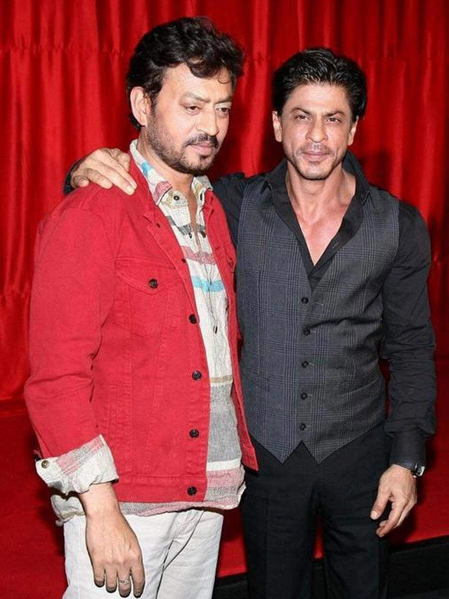 Irrfan Khan and Shah Rukh Khan at Filmfare Awards