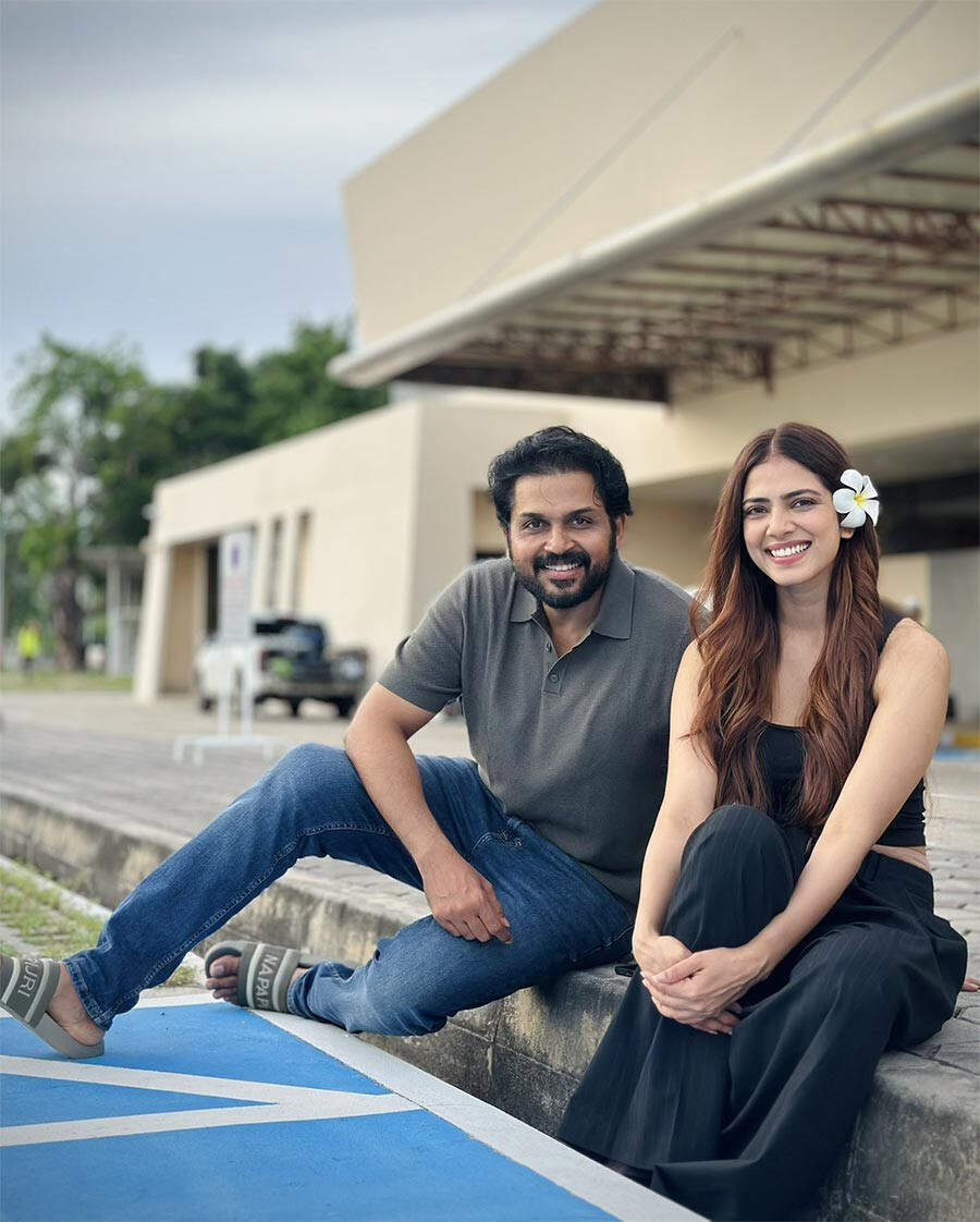 1prabhasisafantasticconversationalistmalavikamohanan1750332656 Prabhas is a fantastic conversationalist: Malavika Mohanan