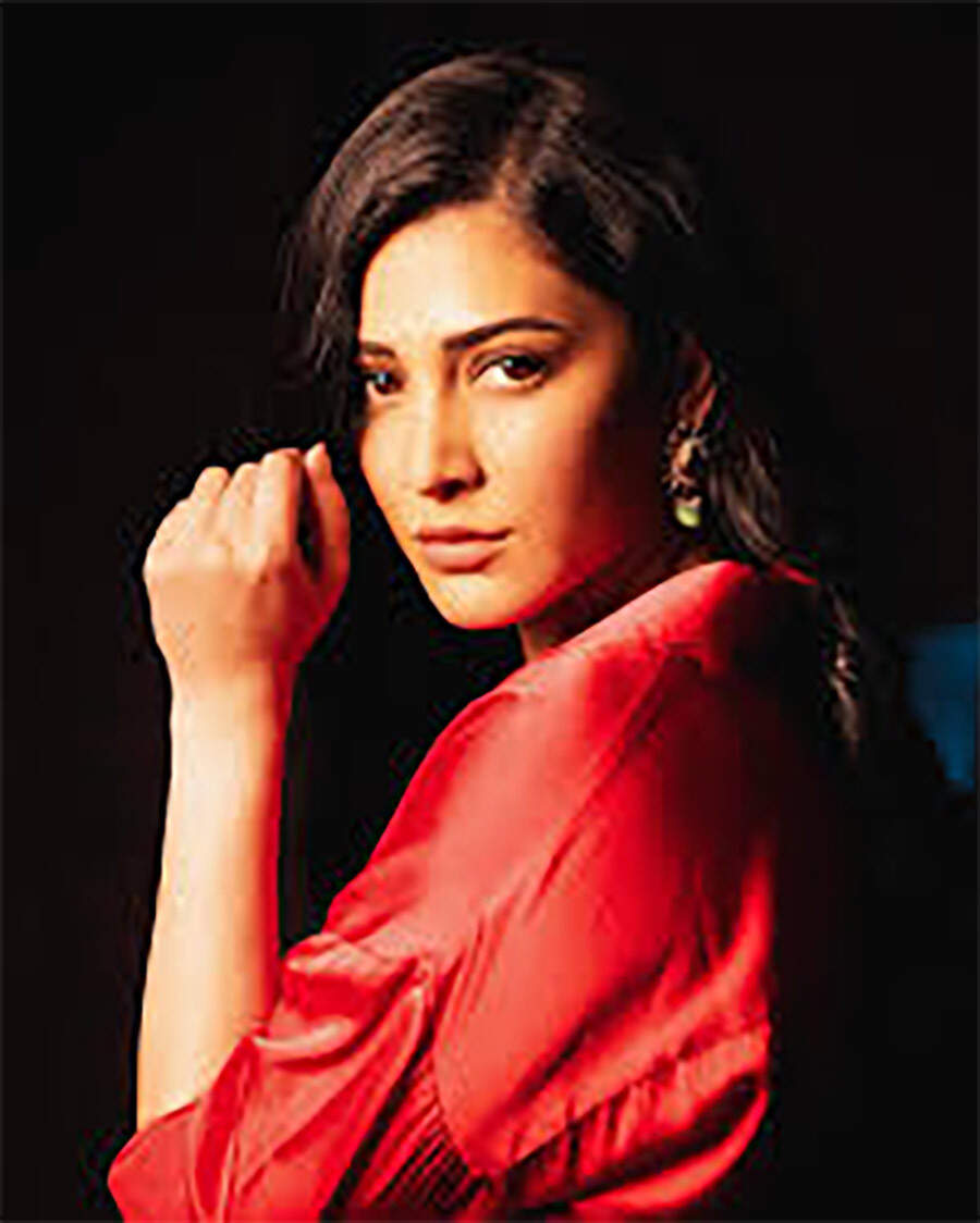 2shrutihaasan1750776010 Shruti Haasan