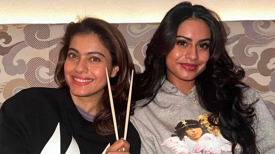 kajol-with-daughter-nysa Kajol with Daughter Nysa