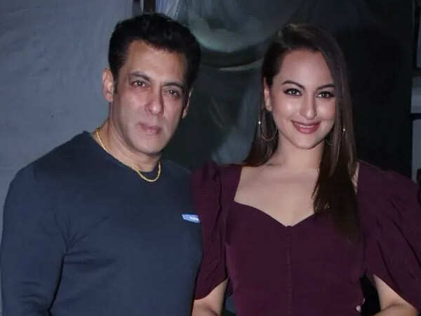 Sonakshi Sinha Reveals She Met Zaheer Iqbal at Salman Khan's Party