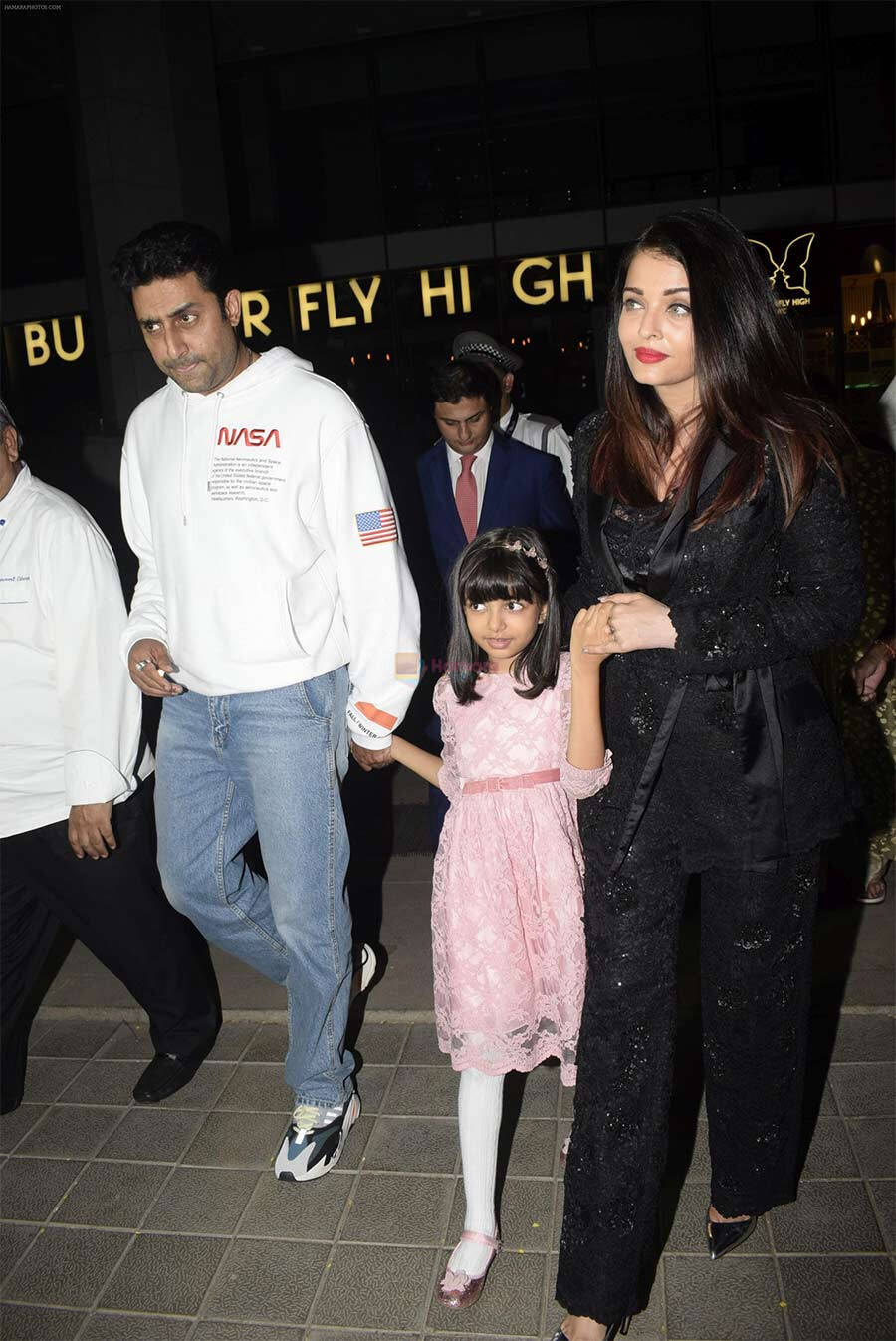 abhishek-bachchan-and-aishwarya-rai-bachchan-daughter-aaradhya Abhishek Bachchan and Aishwarya Rai Bachchan Daughter Aaradhya