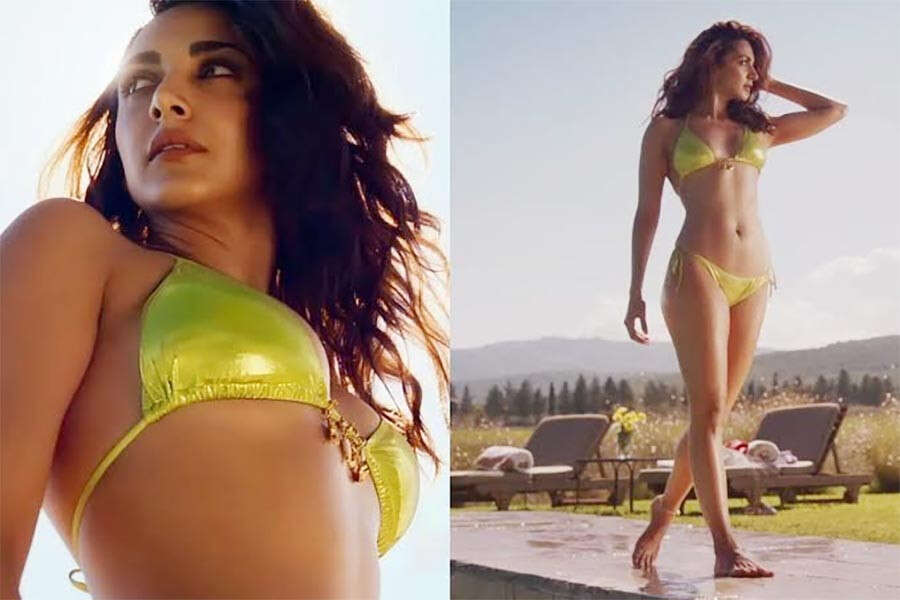 kiaras-bikini-pose-in-war-2 Kiara's Bikini pose in War 2