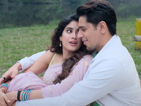 Param Sundari first song