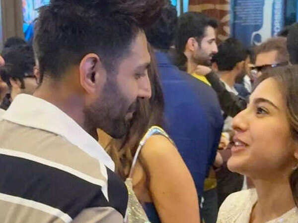 Sara Ali Khan and Kartik Aaryan Grabs Attention