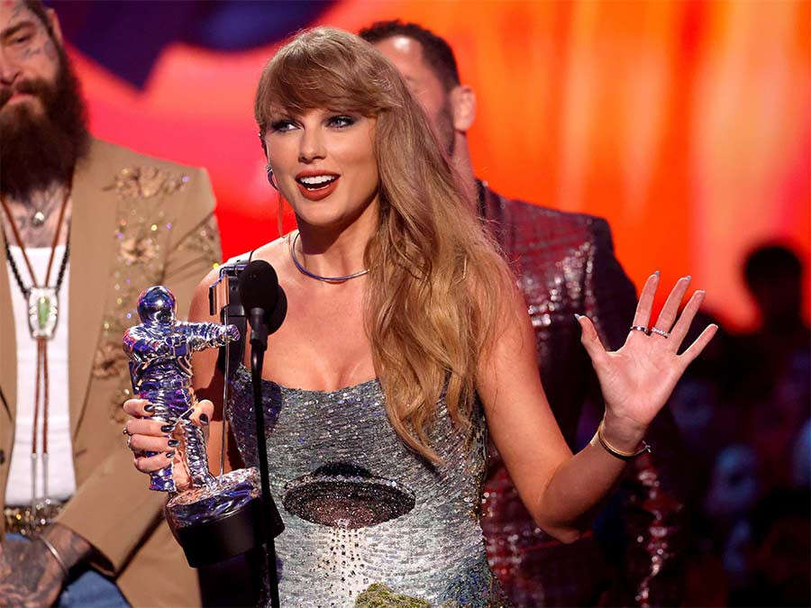 How Taylor Swift and Travis Kelce’s love story begin