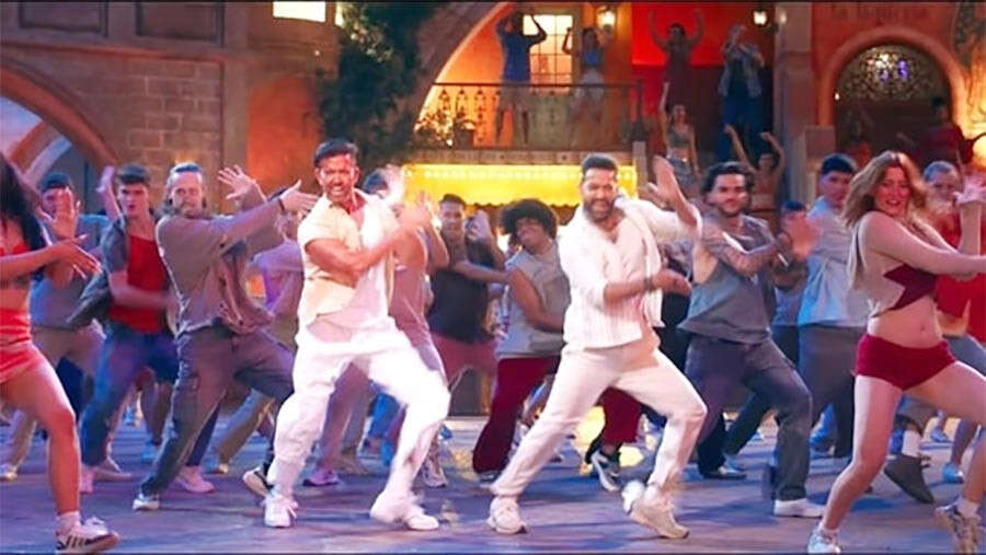 Hrithik and Jr. NTR blast dance moves