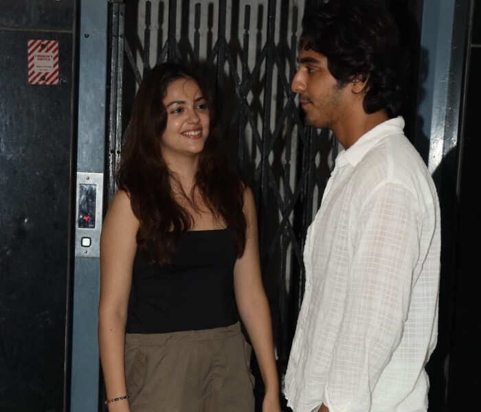 aneetpadda21756709184 Ahaan Panday and Aneet Padda were spotted outside Mohit Suri’s residence last night. Ahaan stood out in an all-white outfit,