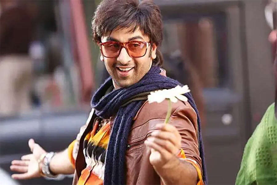 bollywoodfilmsthatreleasedontheoccasionofgandhijayanti41759389695 War