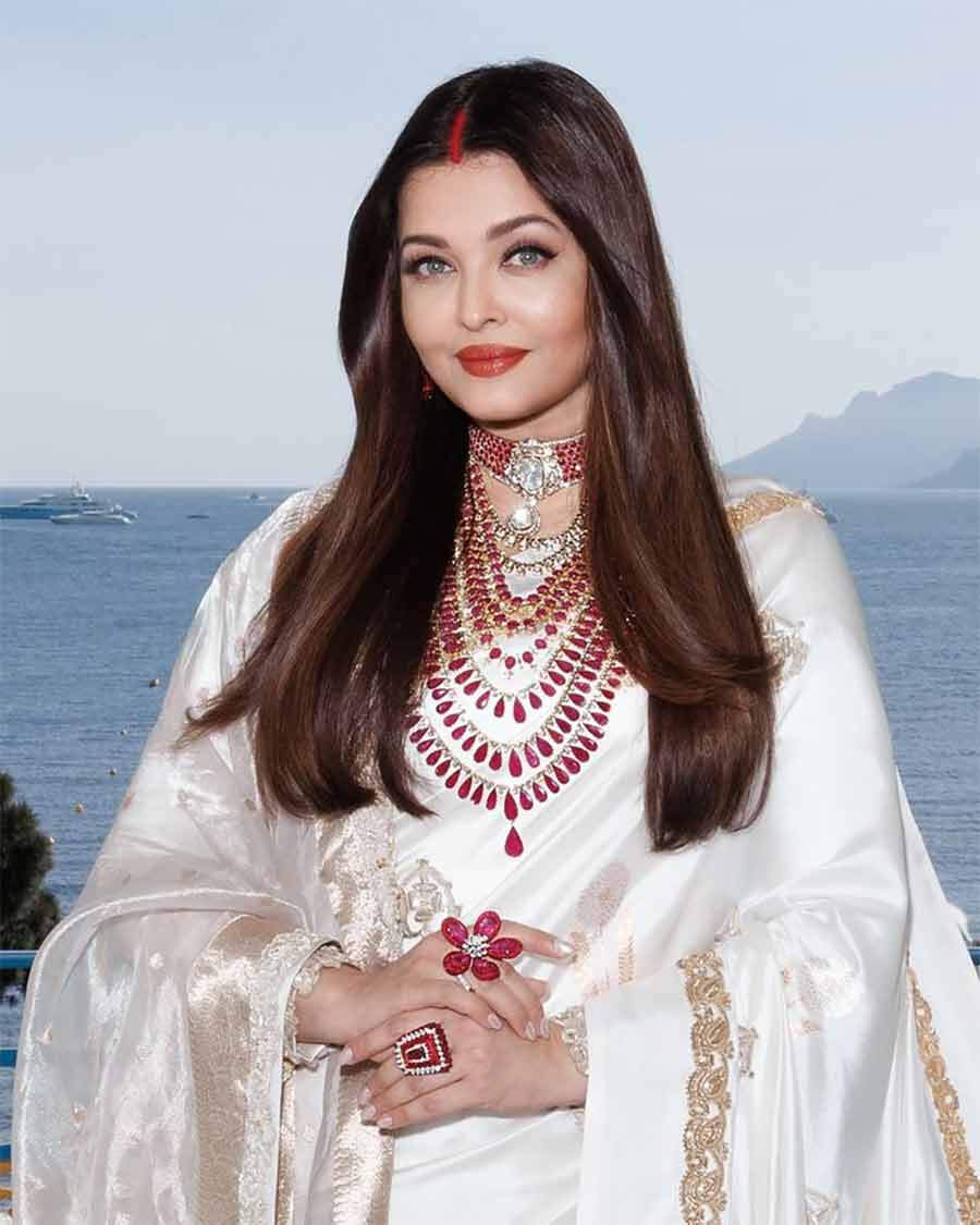 111111-aishwarya-rai-bachchans-journey-of-grace-and-stardom11761915119 Aishwarya Rai Bachchan's Journey of Grace and Stardom