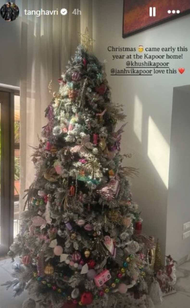 The Kapoor sisters are often seen celebrating Christmas with cosy family moments and thoughtfully decorated corners, so this
